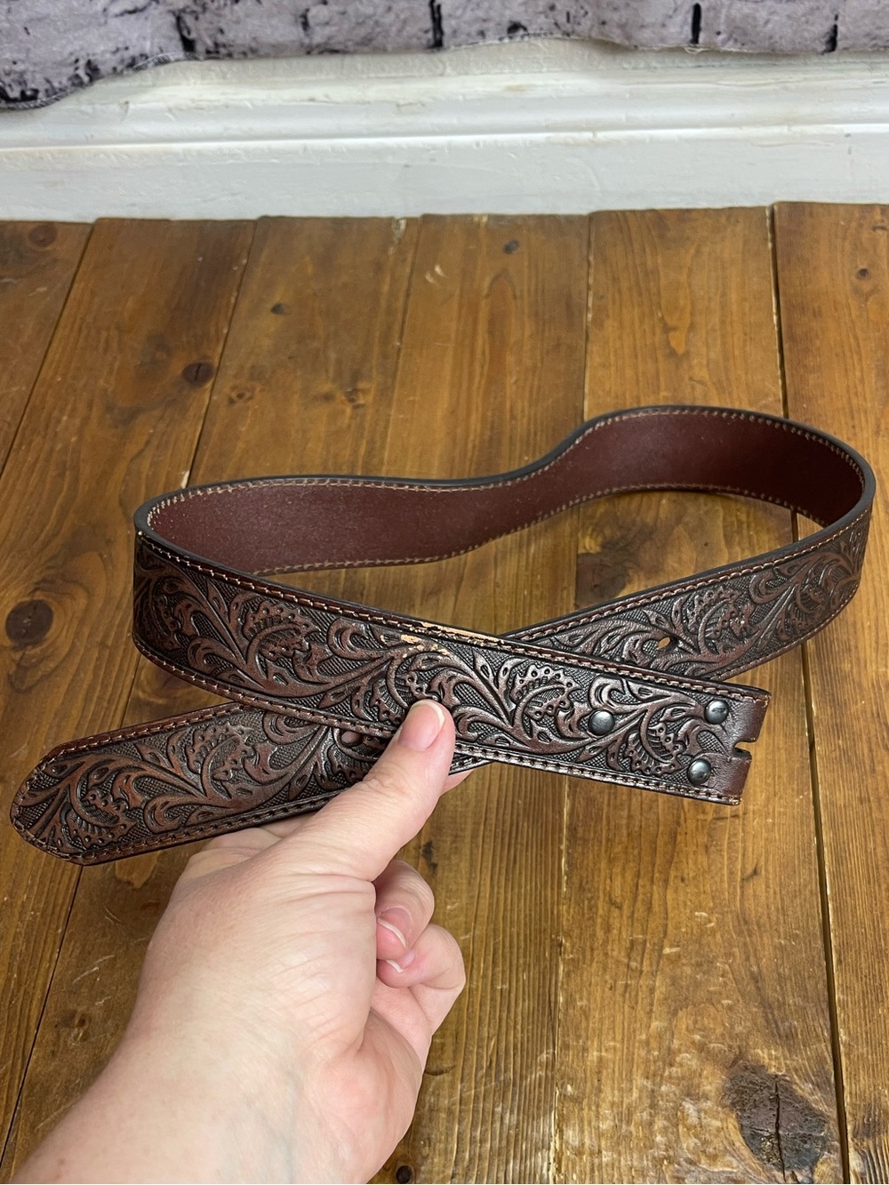 Ariat embossed tooled leather belt dark brown size small no buckle